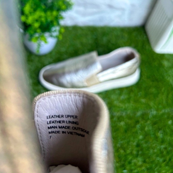 Birdies The Swift Slip-on leather sneakers metallic gold women' size 7 - Picture 16 of 16